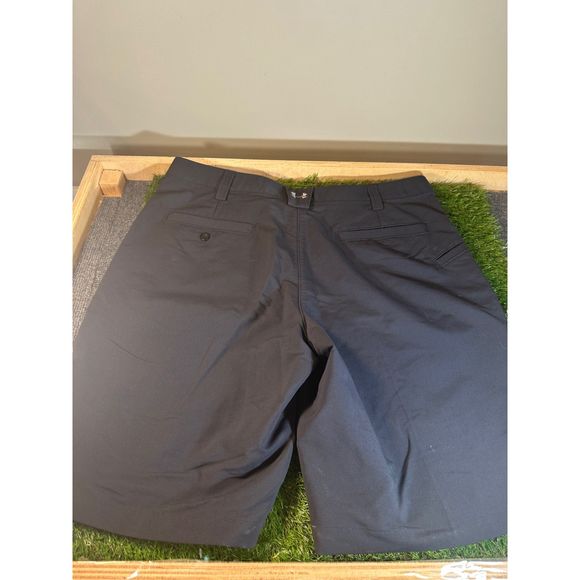 Under Armour Golf Shorts Size 36 - Picture 1 of 7